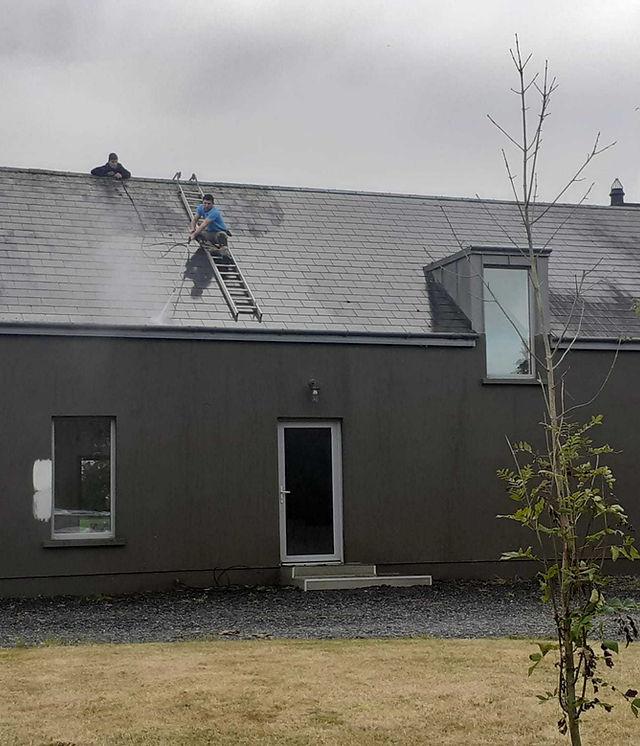 Signs your roof needs cleaning - MC Roofing & Cleaning Services